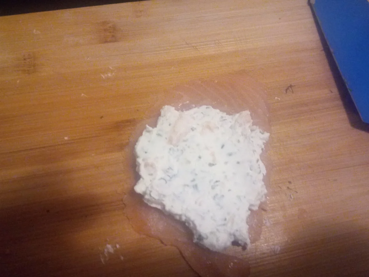 Rezept: Lachsröllchen gefüllt mit Kräuterfrischkäse Bild Nr. 5 Lachsröllchen gefüllt mit Kräuterfrischkäse - Rezept - Bild Nr. 5
