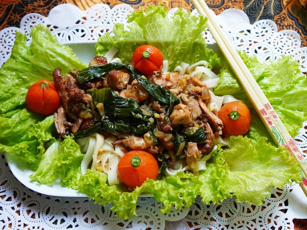 Menu Zartes Huhn Chengdu im Nudelbett - Rezept - Bild Nr. 2