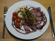 Rezept: Rinderfilet an Rotweinsauce mit Kartoffel-Sellerie-Pรผree und geschmorten Tomaten Bild Nr. 2 Rinderfilet an Rotweinsauce mit Kartoffel-Sellerie-Pรผree und geschmorten Tomaten - Rezept - Bild Nr. 2