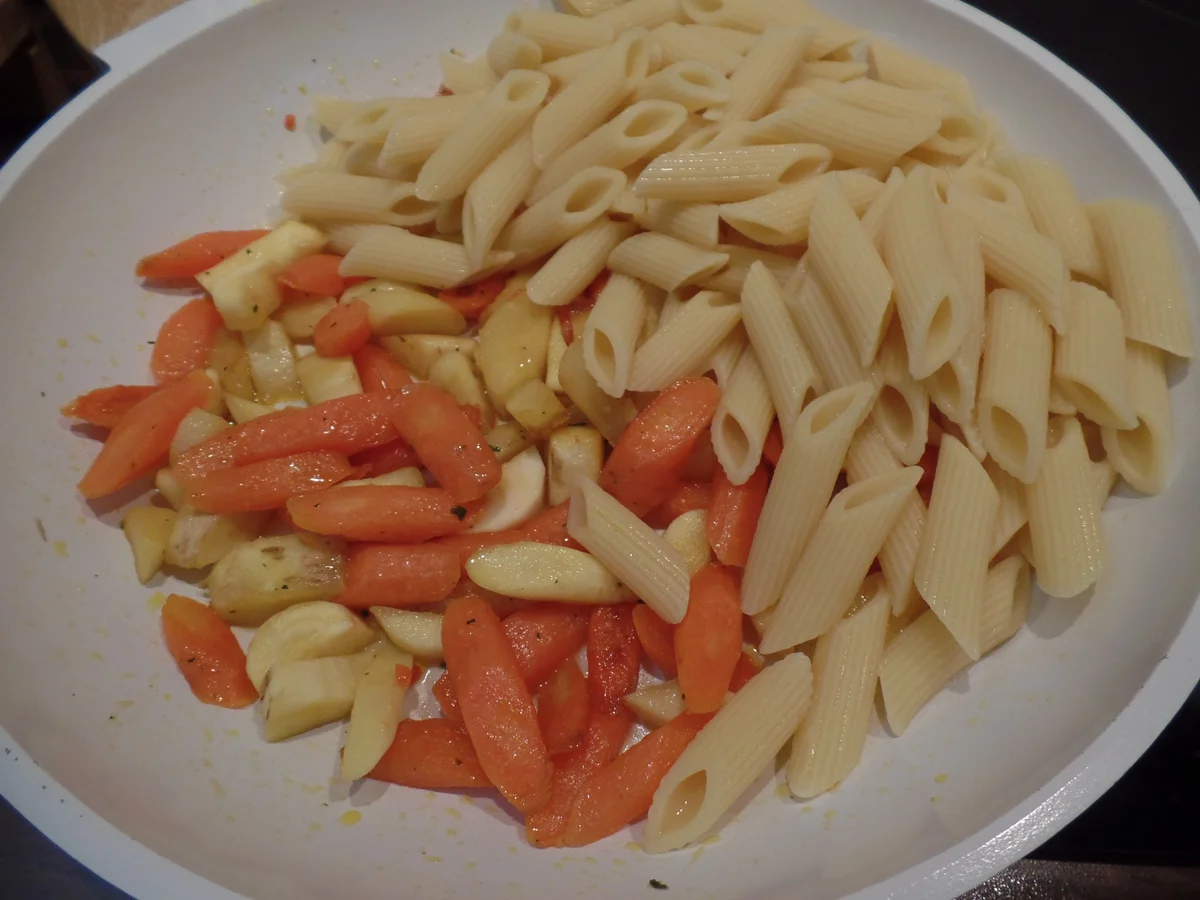 Nudeln mit Wintergemüse und Feldsalat-Pesto - Rezept - Bild Nr. 13170