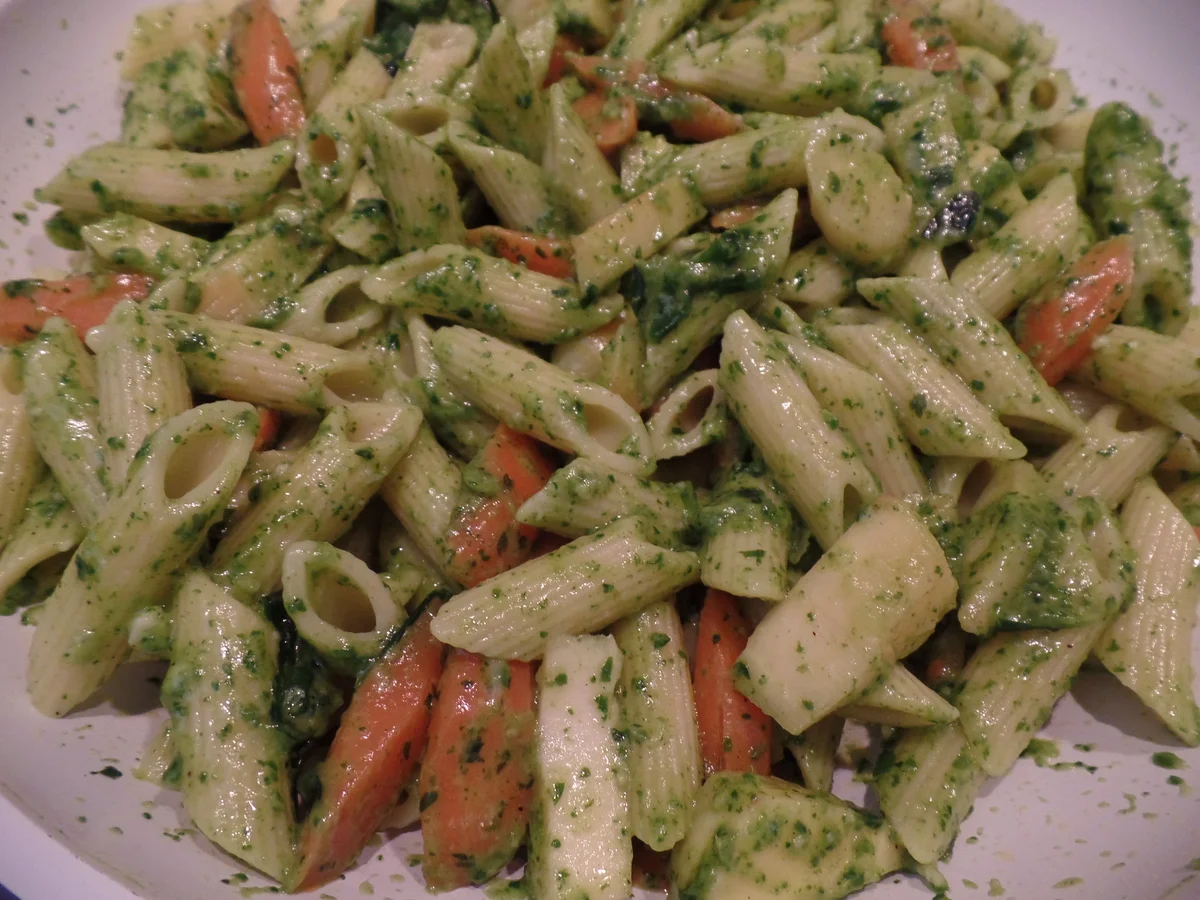 Nudeln mit Wintergemüse und Feldsalat-Pesto - Rezept - Bild Nr. 13174