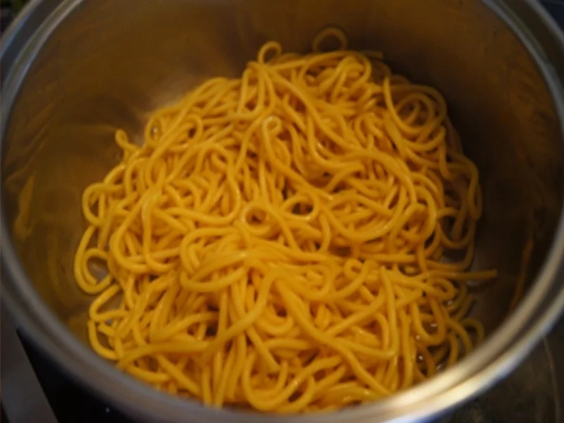 Rezept: Gelbes Thai-Curry mit Mie-Nudeln, Rindfleisch und Gemüsemix Bild Nr. 8 Gelbes Thai-Curry mit Mie-Nudeln, Rindfleisch und Gemüsemix - Rezept - Bild Nr. 8