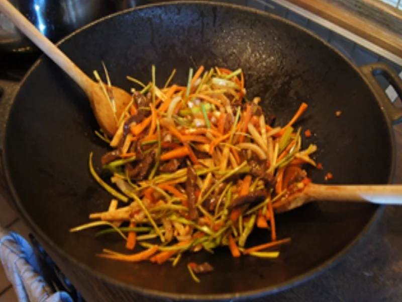 Rezept: Gelbes Thai-Curry mit Mie-Nudeln, Rindfleisch und Gemüsemix Bild Nr. 17 Gelbes Thai-Curry mit Mie-Nudeln, Rindfleisch und Gemüsemix - Rezept - Bild Nr. 17