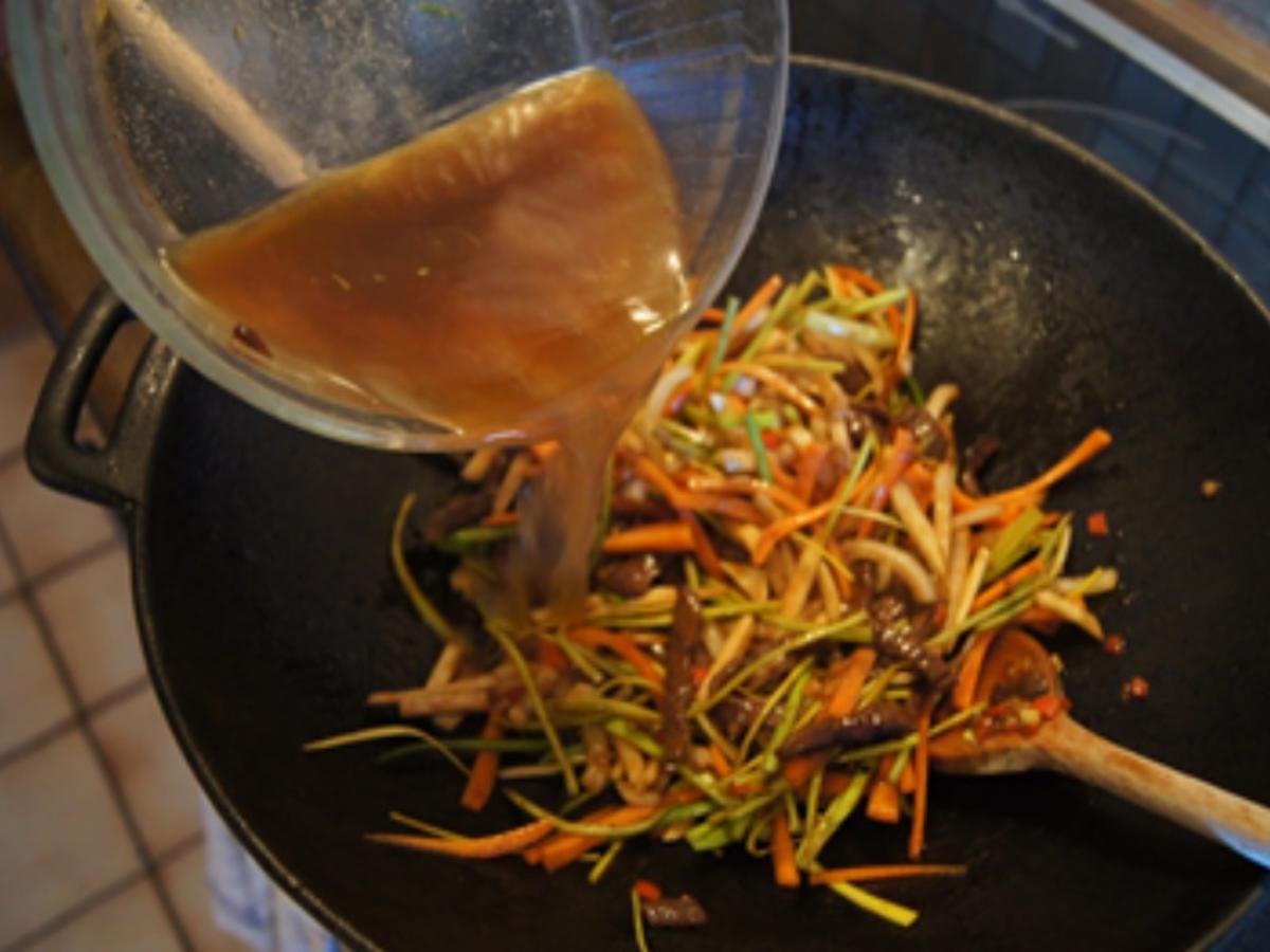 Gelbes Thai-Curry mit Mie-Nudeln, Rindfleisch und Gemüsemix - Rezept - Bild Nr. 19