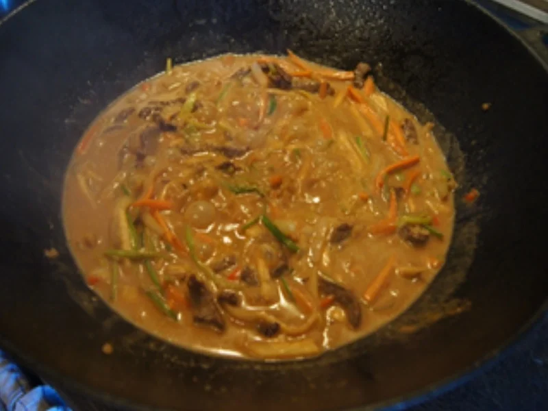 Rezept: Gelbes Thai-Curry mit Mie-Nudeln, Rindfleisch und Gemüsemix Bild Nr. 26 Gelbes Thai-Curry mit Mie-Nudeln, Rindfleisch und Gemüsemix - Rezept - Bild Nr. 26