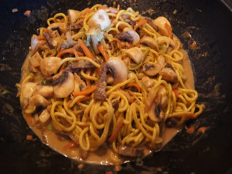 Rezept: Gelbes Thai-Curry mit Mie-Nudeln, Rindfleisch und Gemüsemix Bild Nr. 33 Gelbes Thai-Curry mit Mie-Nudeln, Rindfleisch und Gemüsemix - Rezept - Bild Nr. 33