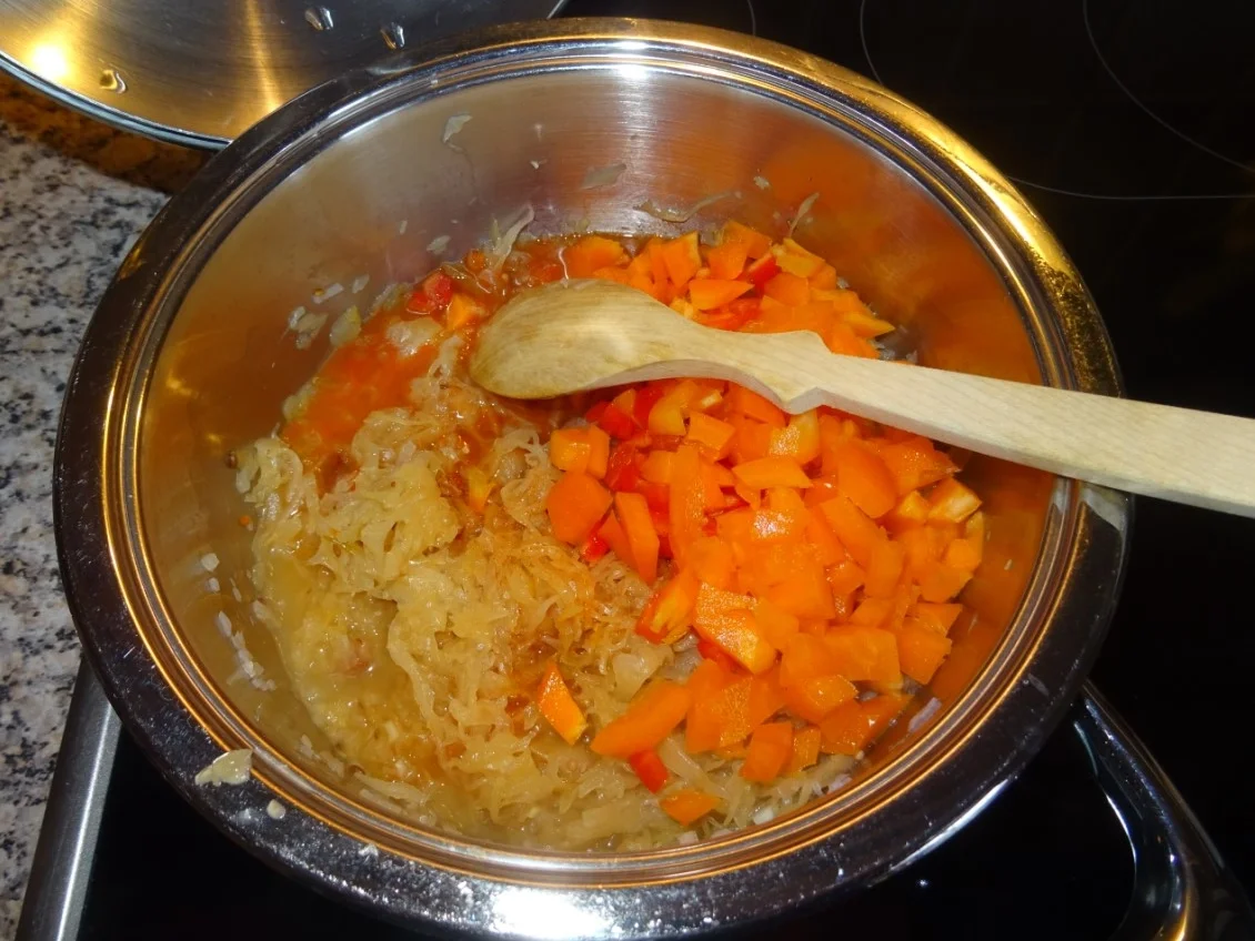 Knusprig gebratener Zander auf Paprikakraut - Rezept - Bild Nr. 5