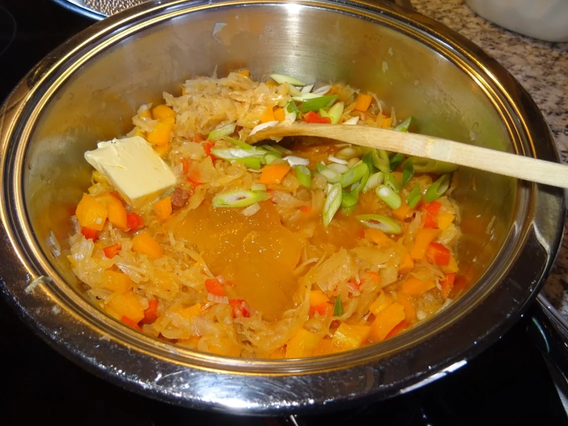 Knusprig gebratener Zander auf Paprikakraut - Rezept - Bild Nr. 6