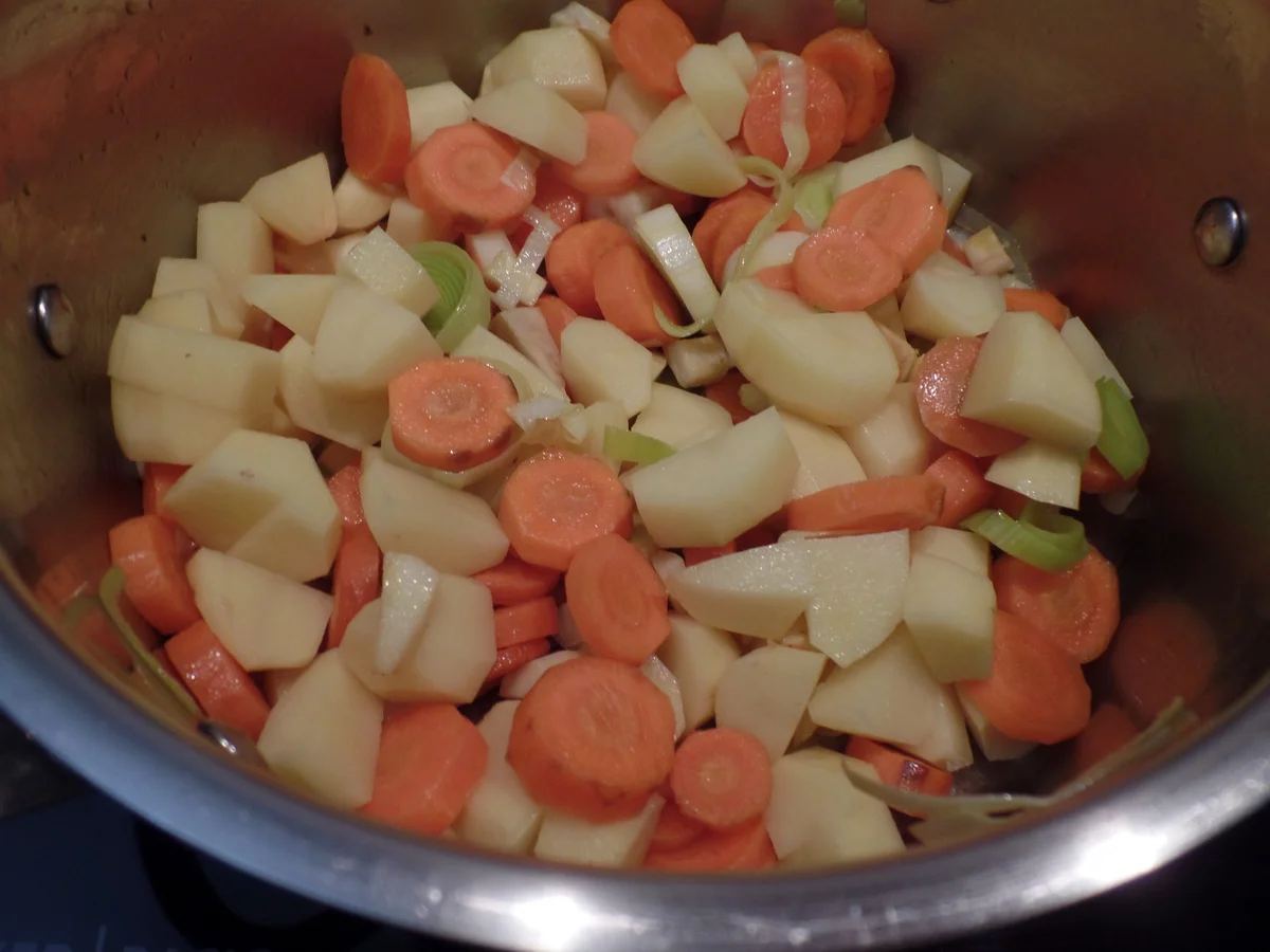 Rezept: Gemüse-Linsensuppe mit Knacker Bild Nr. 13187 Gemüse-Linsensuppe mit Knacker - Rezept - Bild Nr. 13187