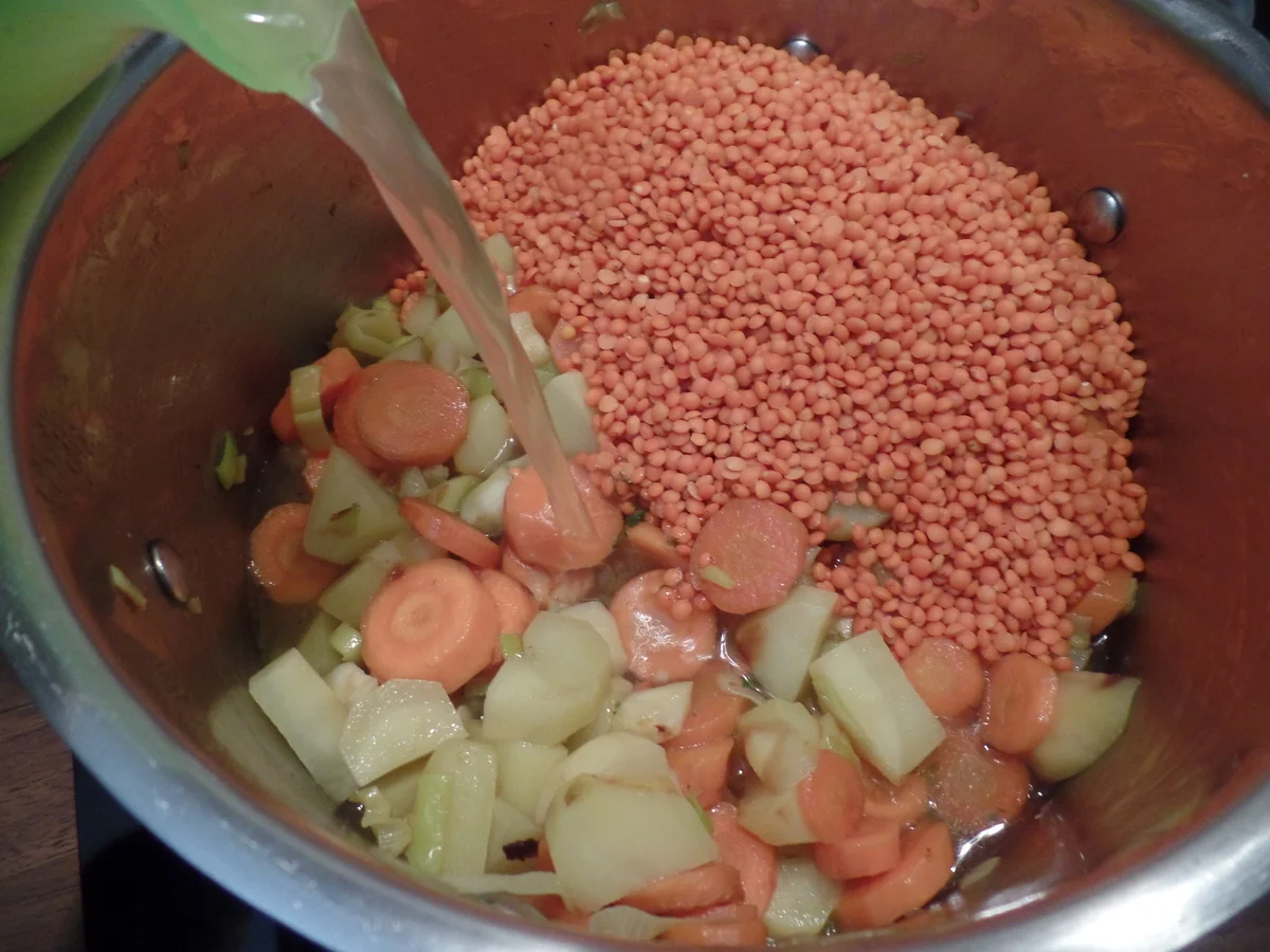 Rezept: Gemüse-Linsensuppe mit Knacker Bild Nr. 13188 Gemüse-Linsensuppe mit Knacker - Rezept - Bild Nr. 13188