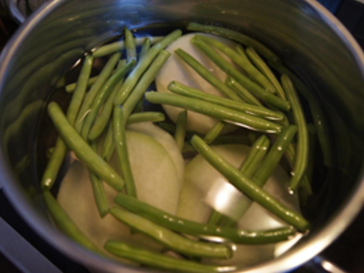 Kohlrabi-Schnitzel mit grünen Bohnen und herzhaften Kartoffelstampf - Rezept - Bild Nr. 6
