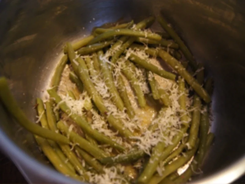 Kohlrabi-Schnitzel mit grünen Bohnen und herzhaften Kartoffelstampf - Rezept - Bild Nr. 12