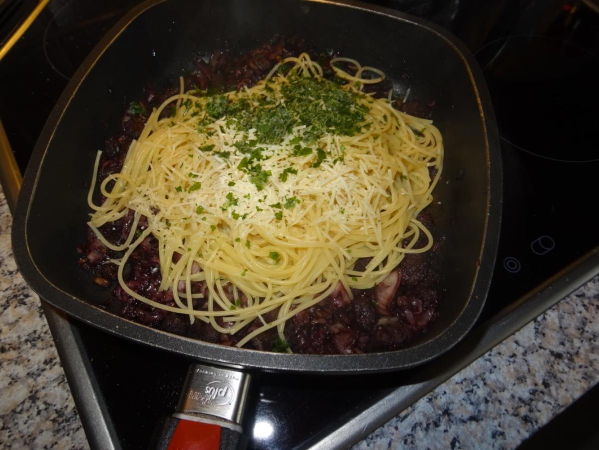 Spaghetti mit Radicchio-Sugo und Salsiccia - Rezept - Bild Nr. 7