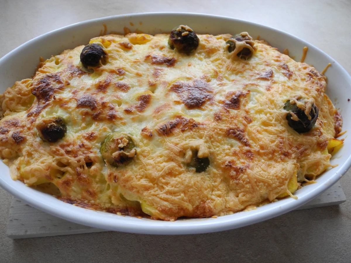 Rezept: Rosenkohl-Kartoffel-Auflauf mit Hackfleisch und Reibekäse Bild Nr. 2 Rosenkohl-Kartoffel-Auflauf mit Hackfleisch und Reibekäse - Rezept - Bild Nr. 2