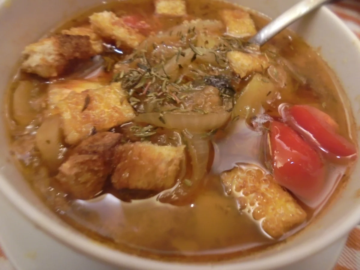 Rezept: Zwiebelsuppe mit Croutons Bild Nr. 3 Zwiebelsuppe mit Croutons - Rezept - Bild Nr. 3