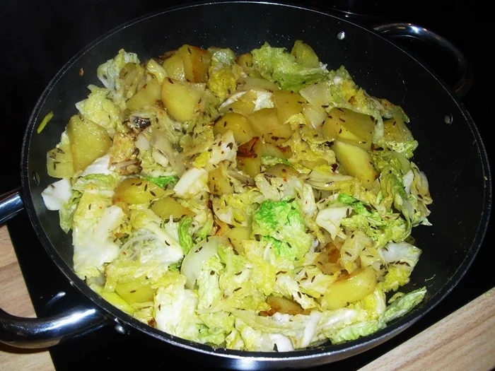 Rezept: Kartoffel-Wirsingpfanne Bild Nr. 4 Kartoffel-Wirsingpfanne - Rezept - Bild Nr. 4