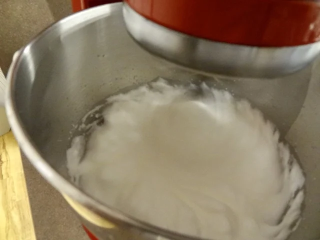 Rezept: Erdbeersahne Biskuit mit Schneehaube Bild Nr. 4 Erdbeersahne Biskuit mit Schneehaube - Rezept - Bild Nr. 4