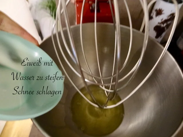 Rezept: Erdbeersahne Biskuit mit Schneehaube Bild Nr. 3 Erdbeersahne Biskuit mit Schneehaube - Rezept - Bild Nr. 3