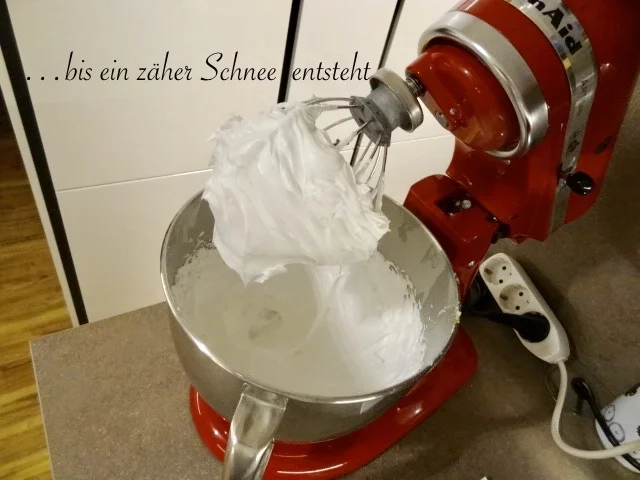 Rezept: Erdbeersahne Biskuit mit Schneehaube Bild Nr. 12 Erdbeersahne Biskuit mit Schneehaube - Rezept - Bild Nr. 12