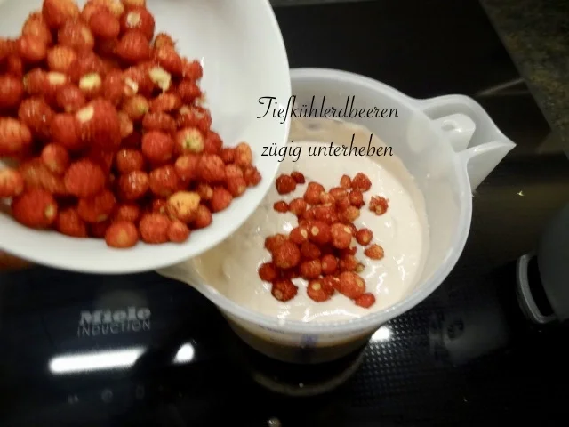 Rezept: Erdbeersahne Biskuit mit Schneehaube Bild Nr. 29 Erdbeersahne Biskuit mit Schneehaube - Rezept - Bild Nr. 29