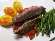 Lammfilets auf einem Tomaten-Zwiebel-Bett - Rezept - Bild Nr. 2