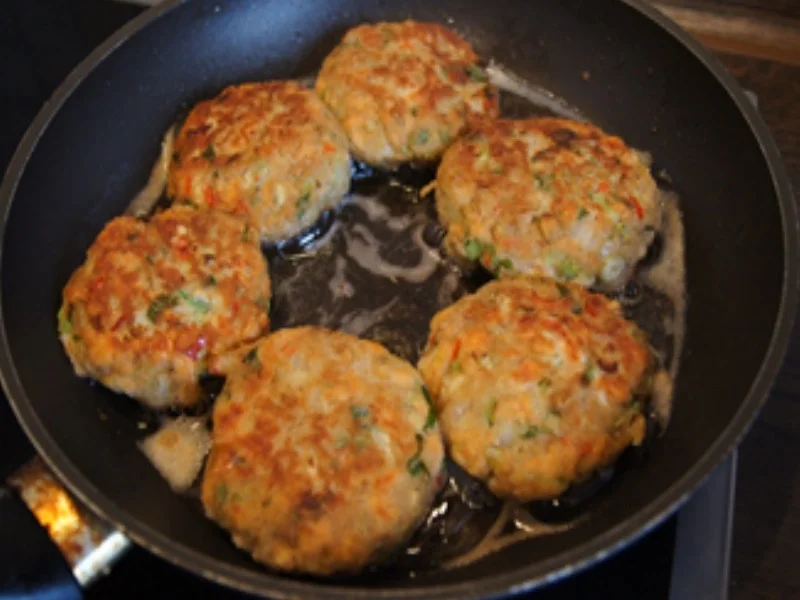 Asiatisch gewürzte Lachsbuletten mit Man-go-Gurken-Salsa - Rezept - Bild Nr. 13