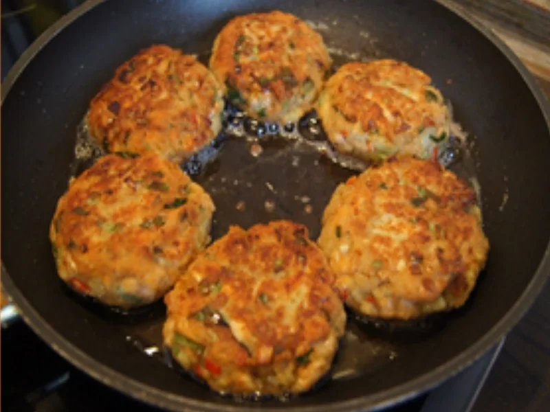 Asiatisch gewürzte Lachsbuletten mit Man-go-Gurken-Salsa - Rezept - Bild Nr. 14