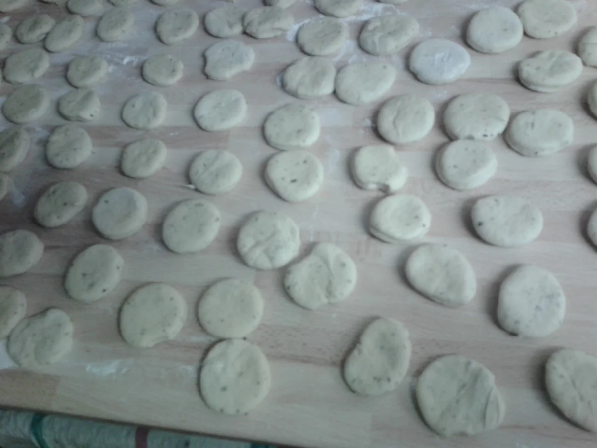 Schmalzkuchen, auch bekannt als Schneidkrebbel, Krebbel, Krapfen oder kleine Berliner - Rezept - Bild Nr. 5