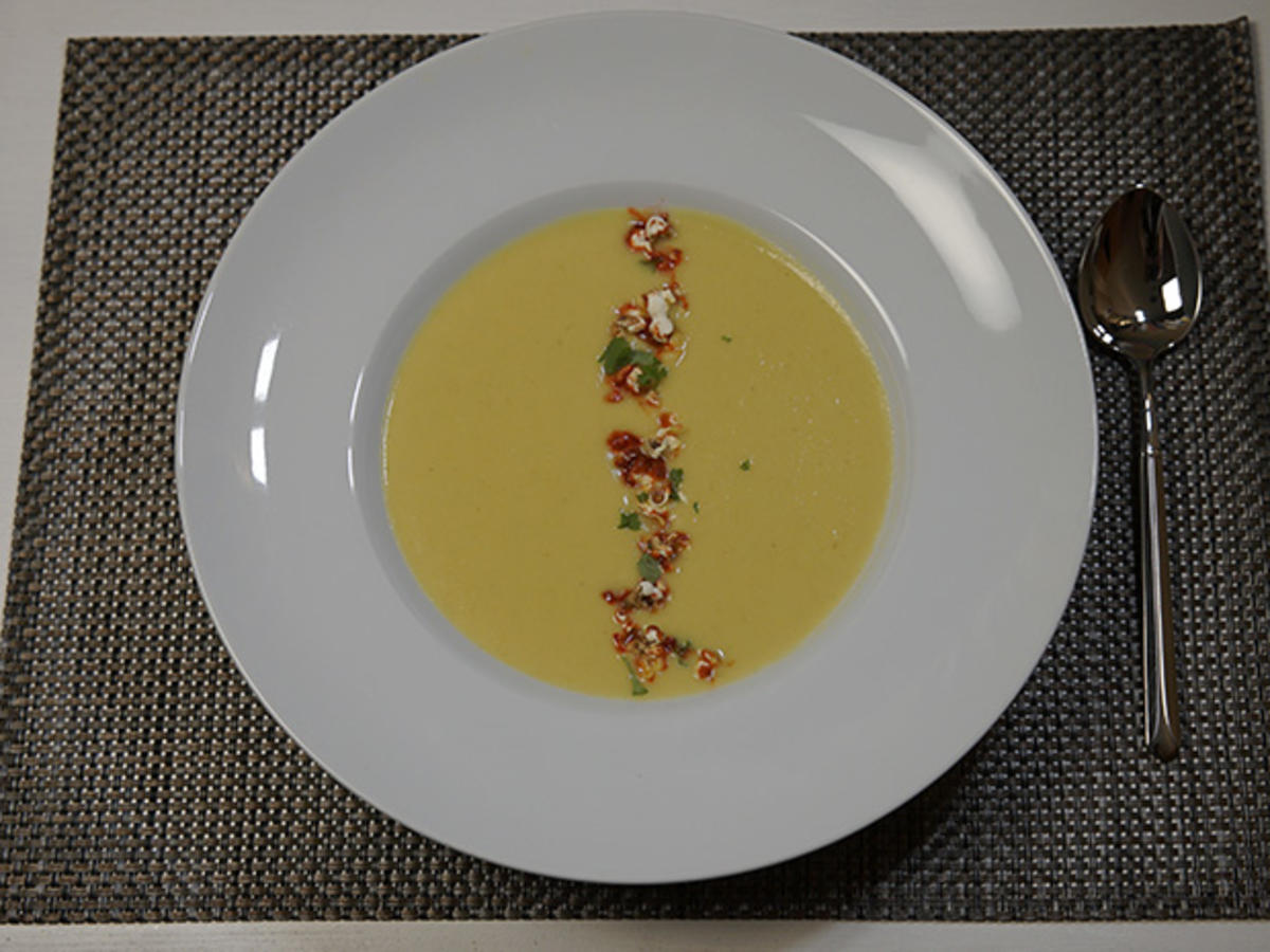 Blumenkohlcremesuppe mit Crunch - Rezept - kochbar.de