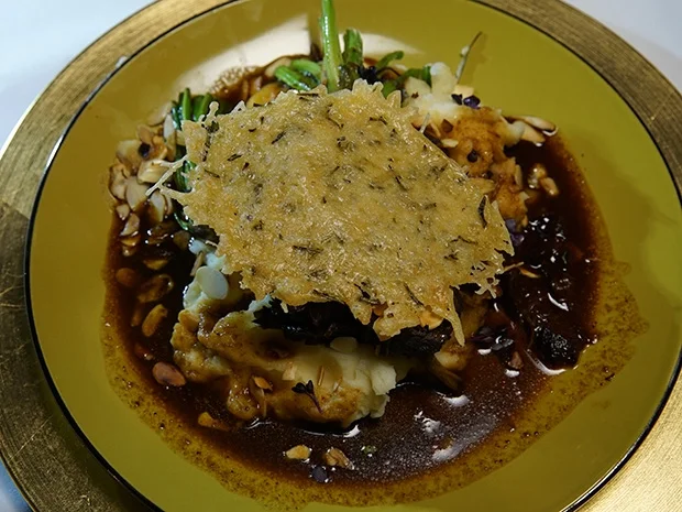 Geschmorte Ochsenbäckchen mit Pflaumenjus und Gemüsebeilage - Rezept - Bild Nr. 2