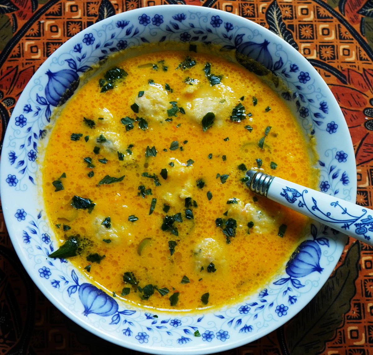Thailändische Karottensuppe mit Garnelenbällchen - Rezept - Bild Nr. 2