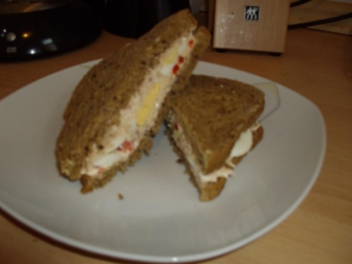 Sandwich mit Thunfischcreme und Eiern - Rezept
