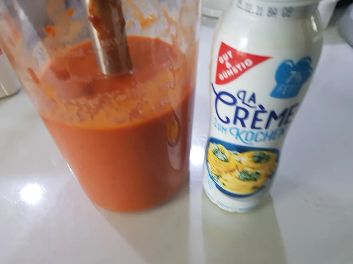 Putenröllchen gratiniert, in Paprikasoße mit bunten Risoni - Rezept - Bild Nr. 13210