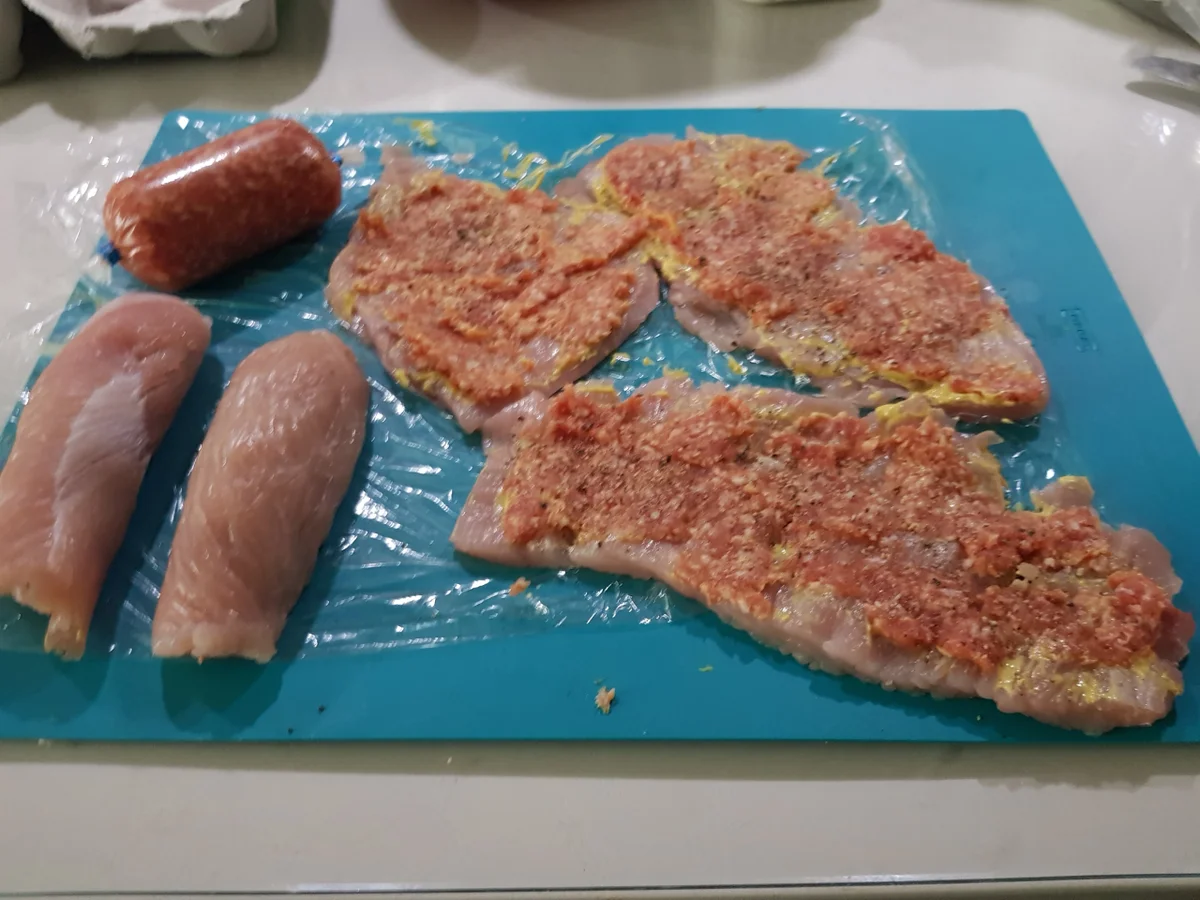 Putenröllchen gratiniert, in Paprikasoße mit bunten Risoni - Rezept - Bild Nr. 13215