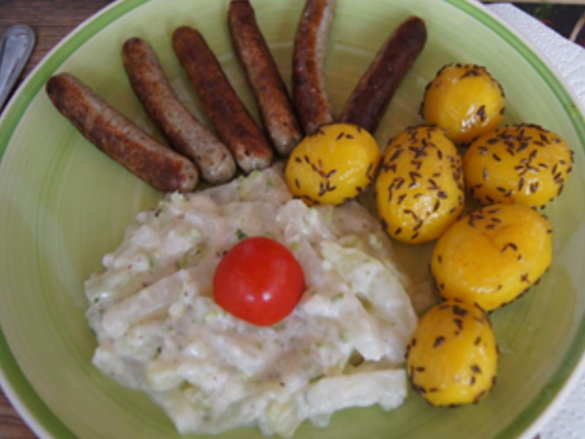 Rahmkohlrabi mit Nürnberger Rostbratwürstchen und Kümmel-Baby ...