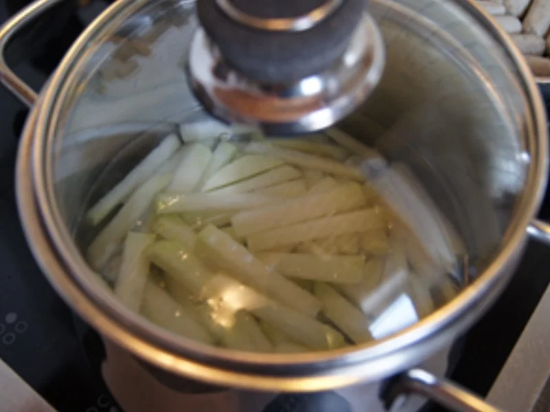 Rahmkohlrabi mit Nürnberger Rostbratwürstchen und Kümmel-Baby-Kartoffeln - Rezept - Bild Nr. 6