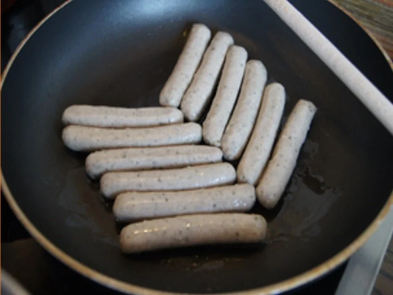 Rahmkohlrabi mit Nürnberger Rostbratwürstchen und Kümmel-Baby-Kartoffeln - Rezept - Bild Nr. 7