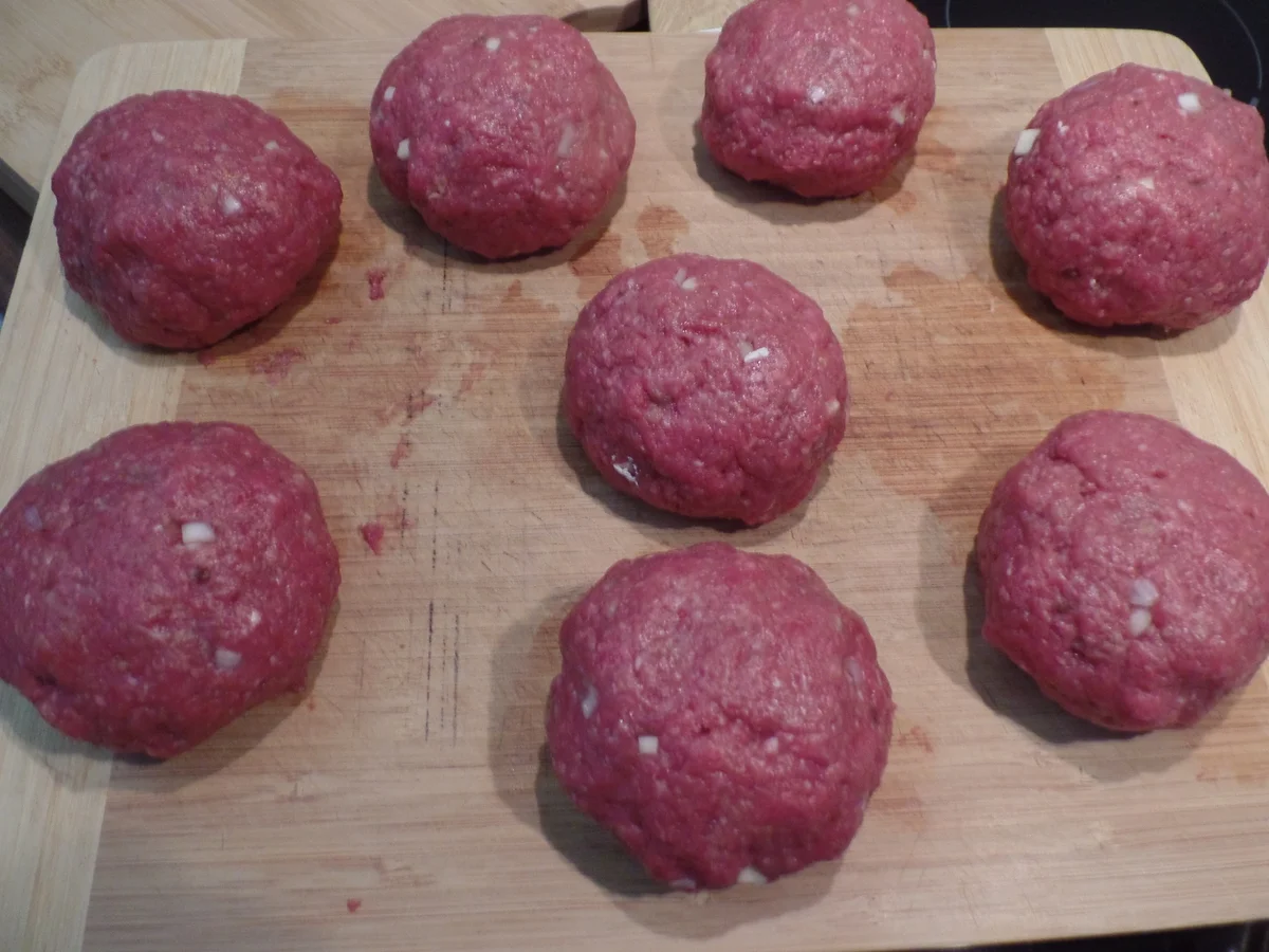 Frikadellen mit Ziegenkäse gefüllt - Rezept - Bild Nr. 13261