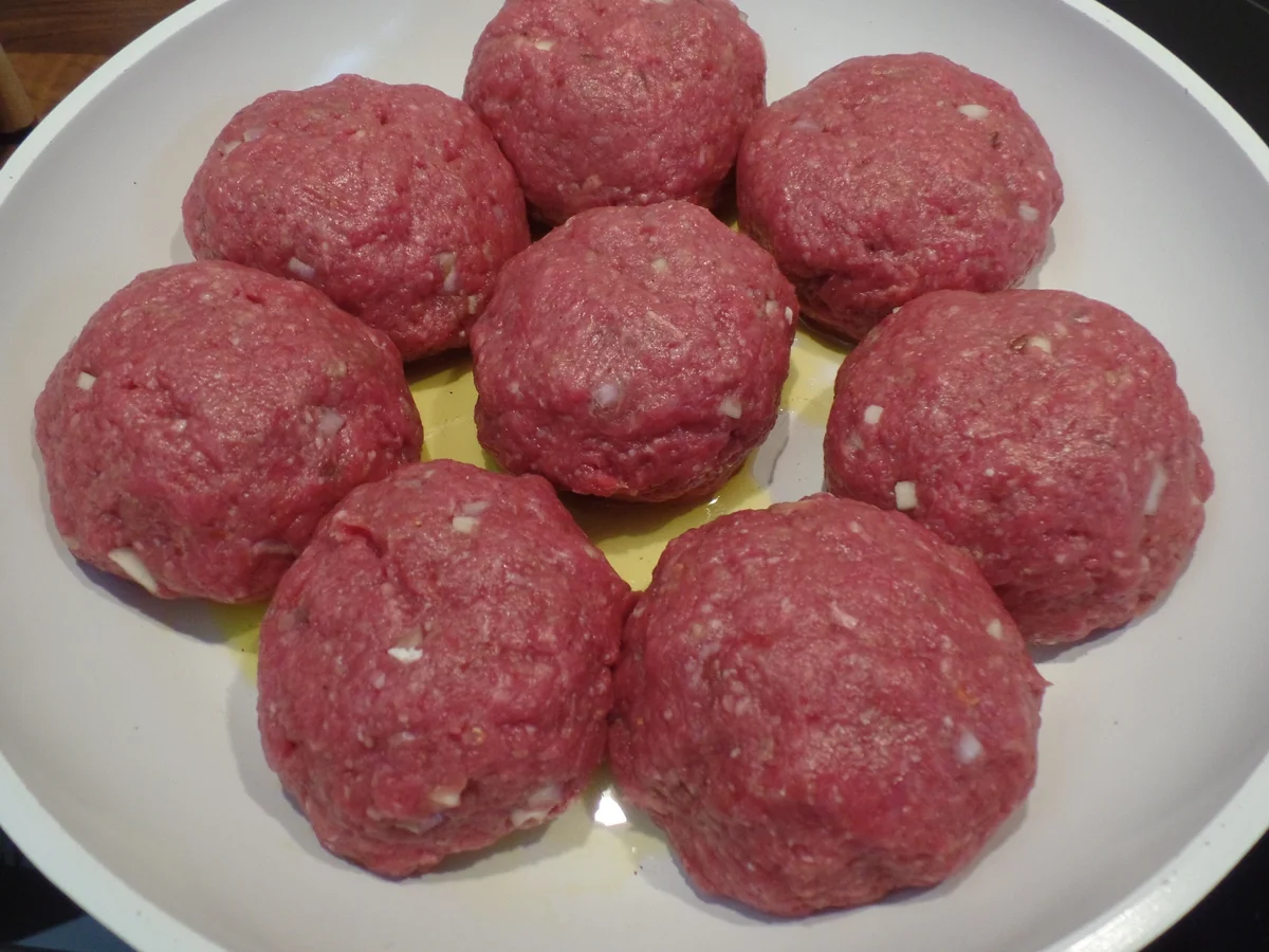 Frikadellen mit Ziegenkäse gefüllt - Rezept - Bild Nr. 13262