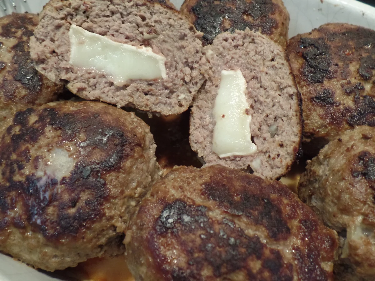 Frikadellen mit Ziegenkäse gefüllt - Rezept - Bild Nr. 13265