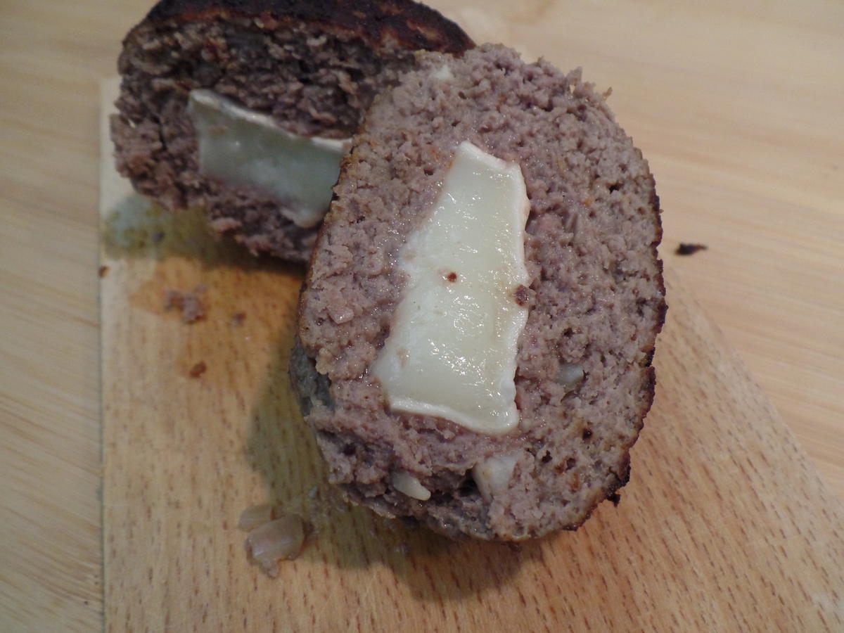 Frikadellen mit Ziegenkäse gefüllt - Rezept - Bild Nr. 13274