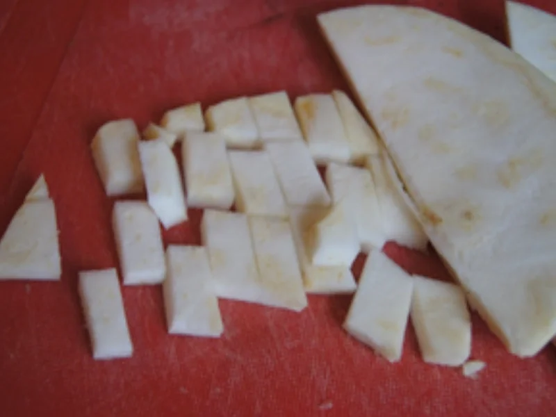 Rindfleischsuppe mit Möhrenblüten - Rezept - Bild Nr. 6