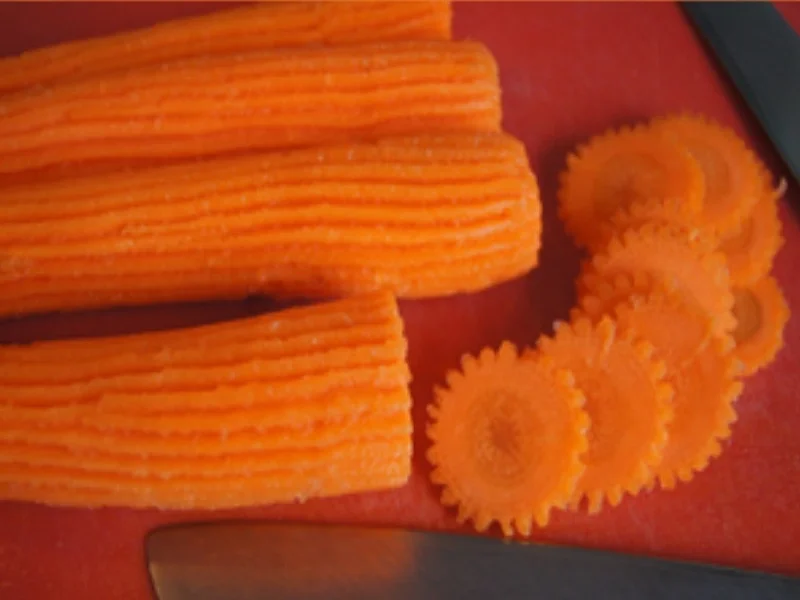 Rindfleischsuppe mit Möhrenblüten - Rezept - Bild Nr. 9