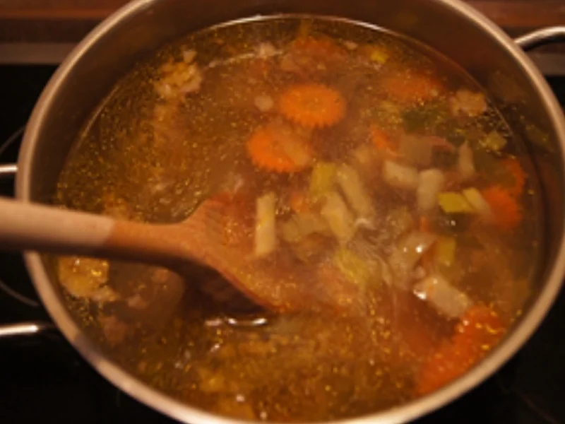 Rindfleischsuppe mit Möhrenblüten - Rezept - Bild Nr. 19