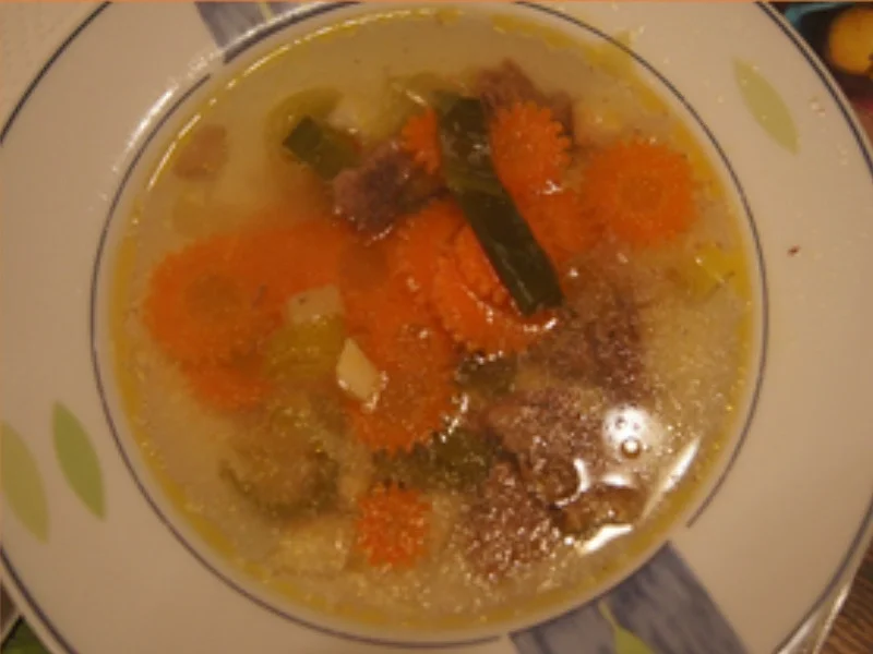 Rindfleischsuppe mit Möhrenblüten - Rezept - Bild Nr. 21