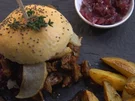 Festlicher Burger, Rotkohlsalat mit Walnüssen und Cranberries - Rezept - Bild Nr. 2