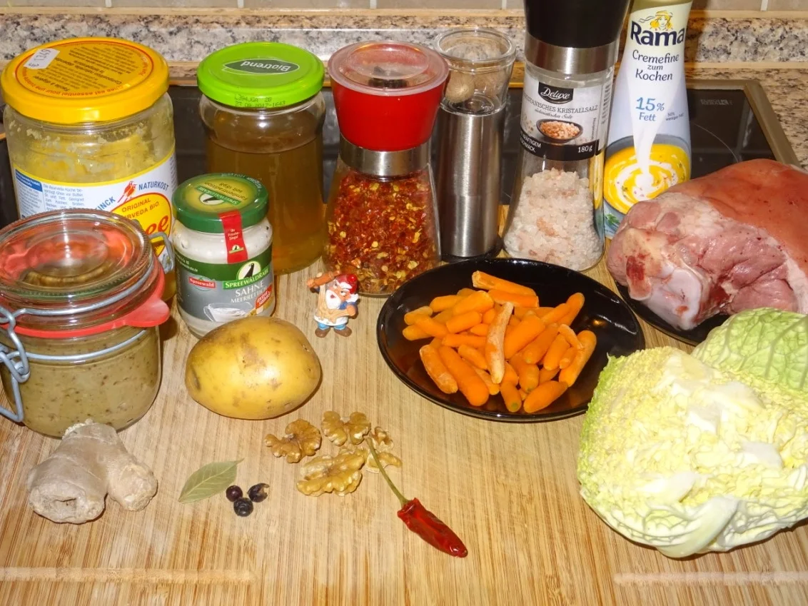 Sautierte Schweinebeine auf Karotten-Wirsing - Rezept - Bild Nr. 3