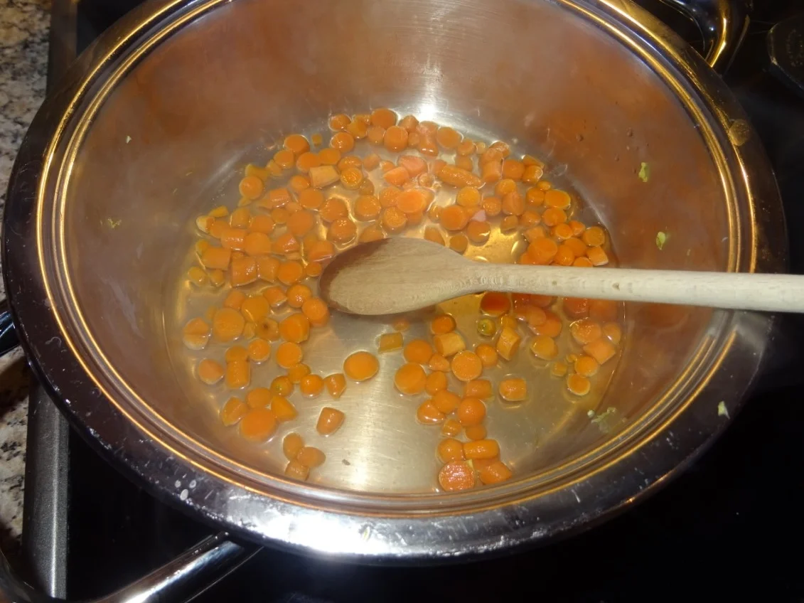 Sautierte Schweinebeine auf Karotten-Wirsing - Rezept - Bild Nr. 6