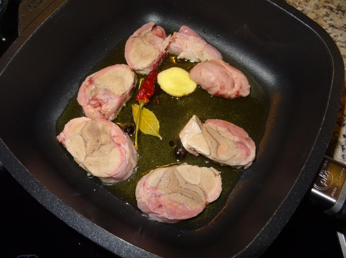 Sautierte Schweinebeine auf Karotten-Wirsing - Rezept - Bild Nr. 8