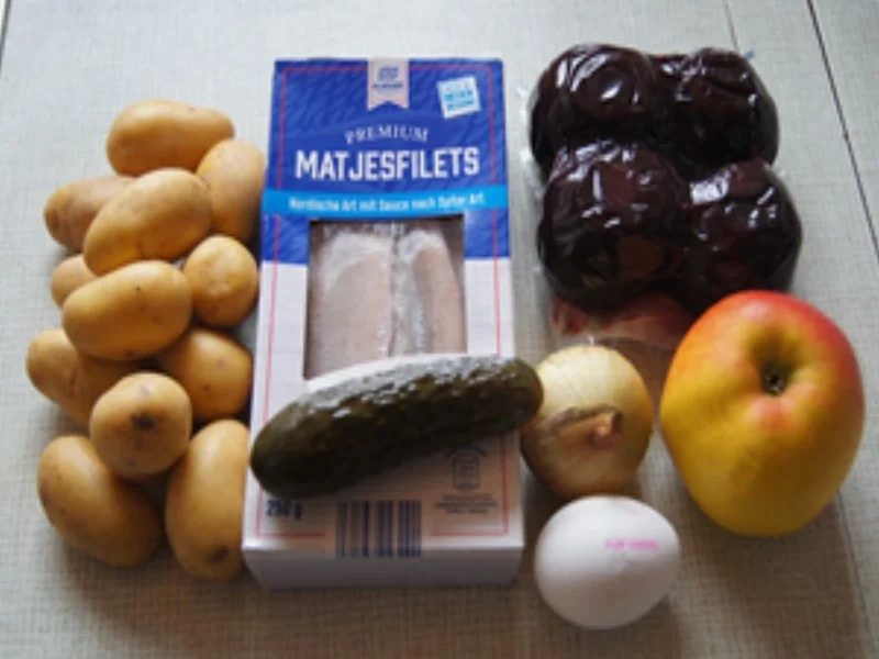 Matjes-Salat mit Baby-Pellkartoffeln - Rezept - Bild Nr. 3